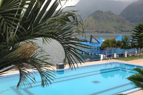 Menikmati Pemandangan Danau Toba dari Villa Armina