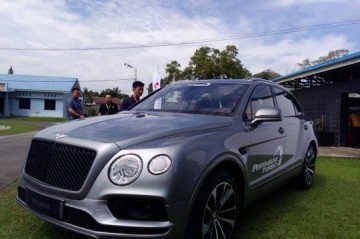 Bentley Jakarta Bawa Bentayga V8 ke Medan