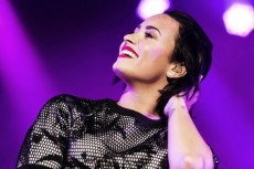 Dukungan Selebriti Dunia untuk Kesehatan Demi Lovato 