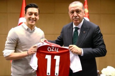 Curhatan Panjang Mesut Ozil Mundur dari Timnas Jerman Karena Rasisme 