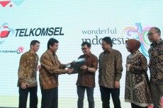 Teken MOU dengan Kemenpar, Telkomsel Hadirkan Paket Pariwisata Khusus Wisman